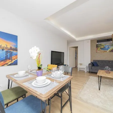 Flat W Balcony Near Hadrian In Apartment