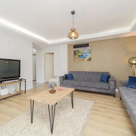Apartment Flat W Balcony Near Hadrian In Antalya