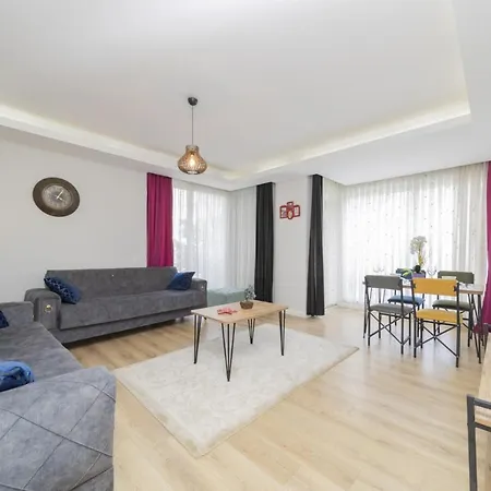 Flat W Balcony Near Hadrian In Apartment