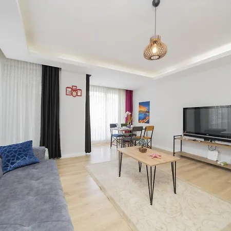 Flat W Balcony Near Hadrian In * Antalya