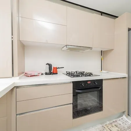 Flat W Balcony Near Hadrian In