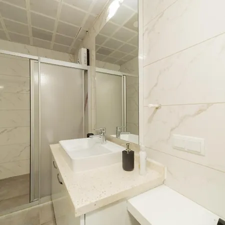 Apartment Flat W Balcony Near Hadrian In Antalya