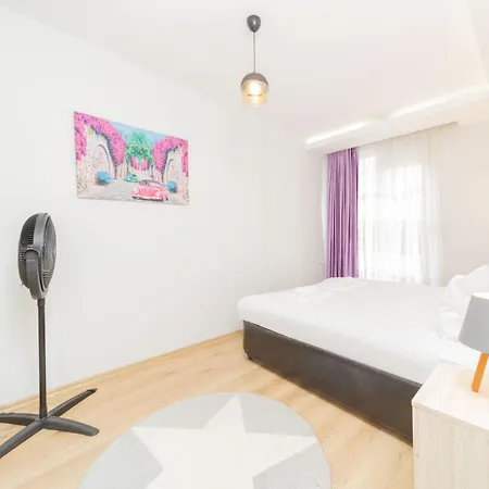Flat W Balcony Near Hadrian In Antalya