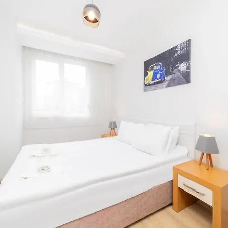 Flat W Balcony Near Hadrian In Apartment